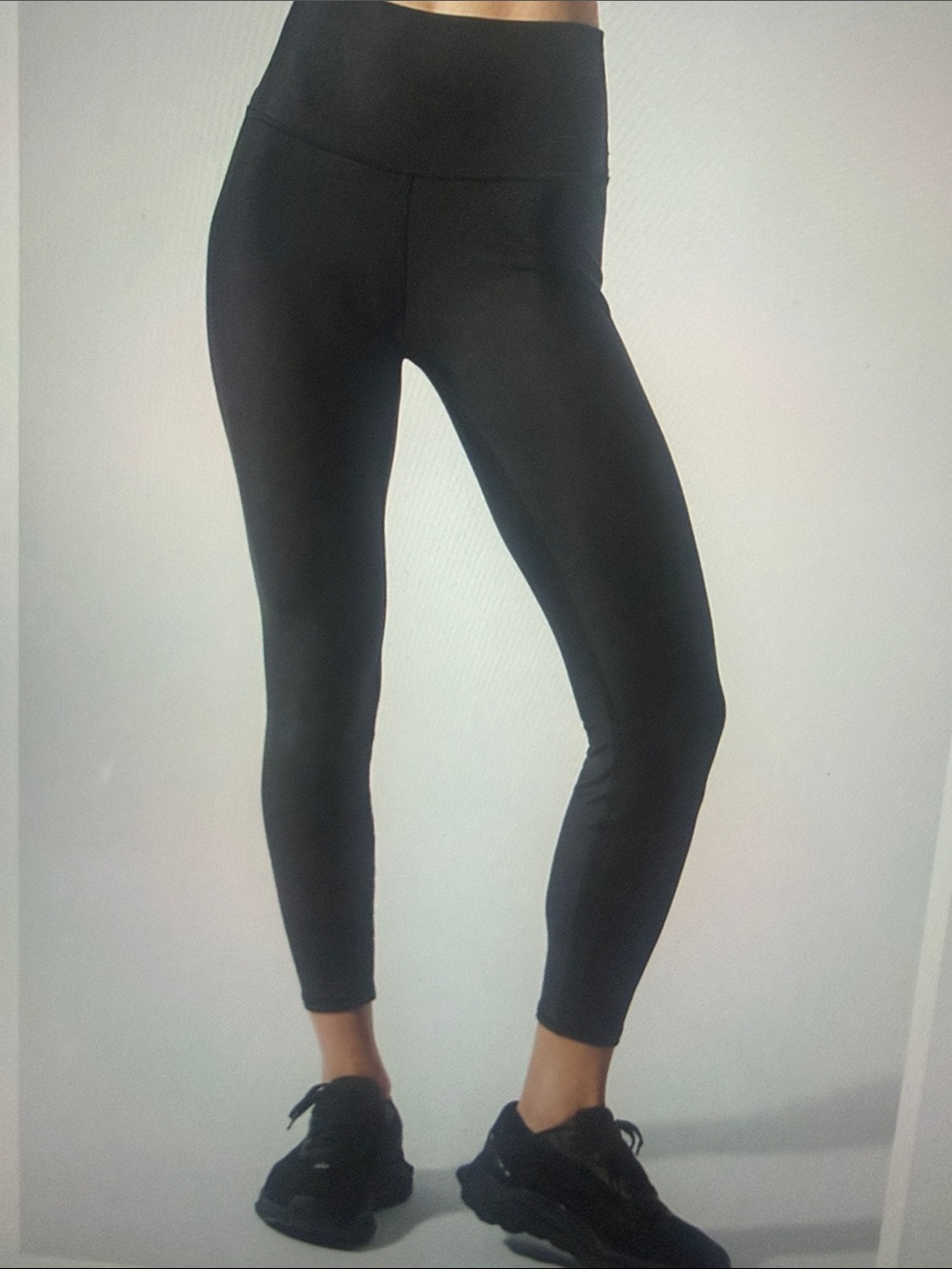 ALO Yoga women’s Black Leggings with Subtle Logo